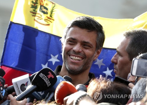 '망명' 마두로 정적 "베네수 자유 되찾는 길은 공정한 선거뿐"