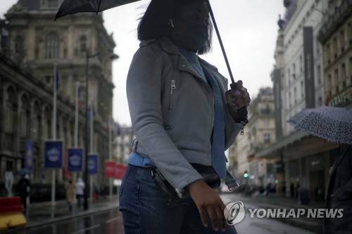 마크롱, 28일 코로나19 제한조치 발표…준봉쇄령 도입 유력