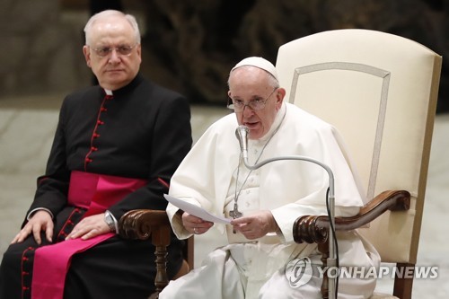 교황청, 프랑스 흉기 테러 규탄…"교황, 희생자 위해 기도"