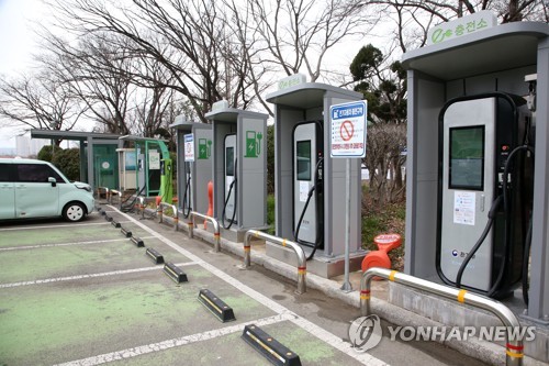 전기차는 늘어나는데…충전 인프라 확충은 '느릿'