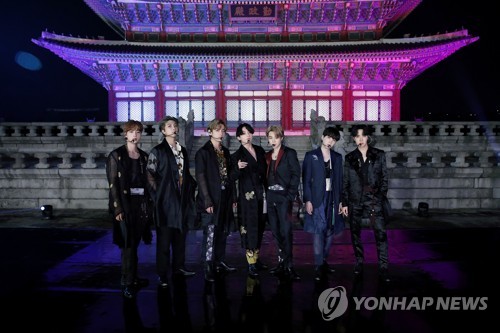 롤러장 뜬 방탄소년단…'다이너마이트'로 'BTS 위크' 피날레