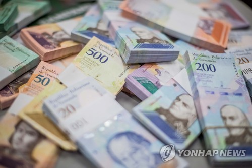 '초인플레' 베네수엘라 고액권 발행 검토…그래도 고작 270원