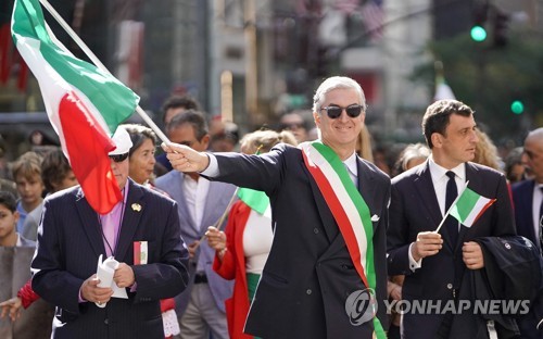 미국서 수난당하는 콜럼버스, 출신국 이탈리아선 여전히  '위인'