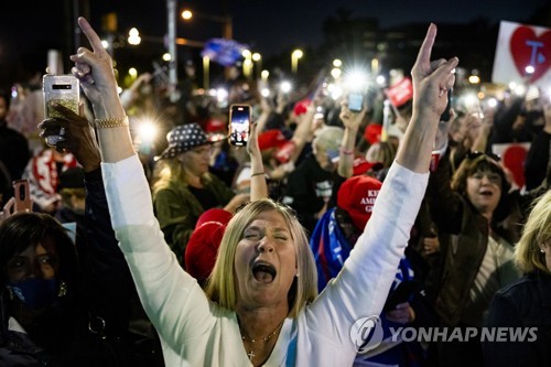 '트럼프의 모든 말을 믿는다'…지지자들 여전히 '노 마스크'