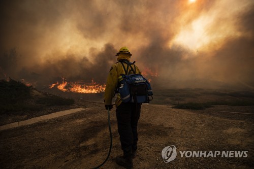 '악마의 바람'에 산불 확산…미 한인 거주지 10만명 대피령(종합2보)