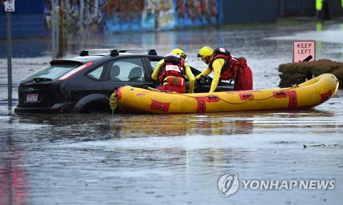 호주 동중부 연일 폭우로 '몸살'…테니스공 크기 우박도