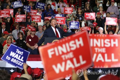 페북, '난민은 코로나19 위협' 트럼프 대선광고 삭제