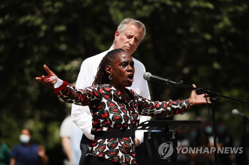 공직 노렸던 뉴욕시장 부인, 결국 출마 포기