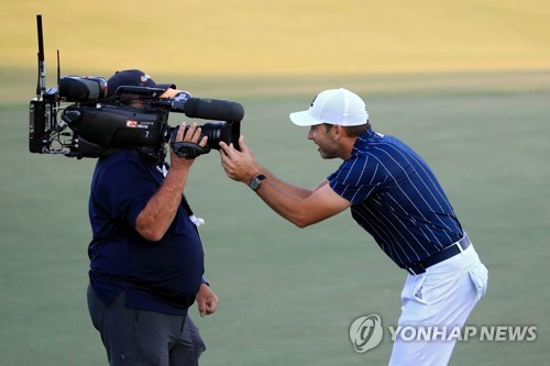 '눈 감고 퍼트' 가르시아, 3년 6개월 만에 PGA 투어 우승