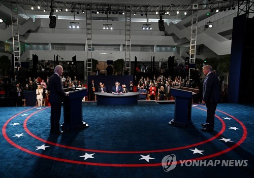 "트럼프 꾀병ㆍ바이든 음모"…미국 온라인 가짜뉴스 확산