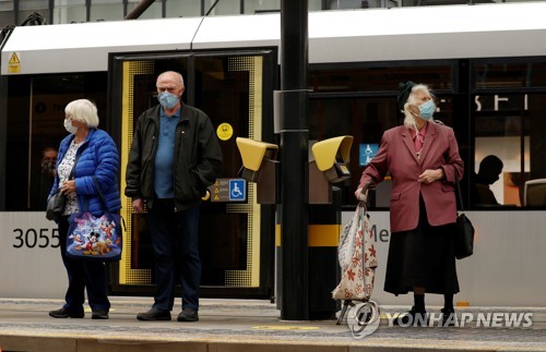 '또 뒷북치는' 영국, 코로나 확진자 1만6000명 통계 누락 조사