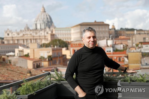 "교황 '동성 결합 지지' 발언, 짜깁기 편집으로 왜곡돼"