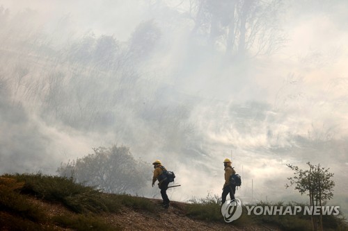 '악마의 바람'에 산불 확산…미 한인거주지 어바인 6만명 대피령