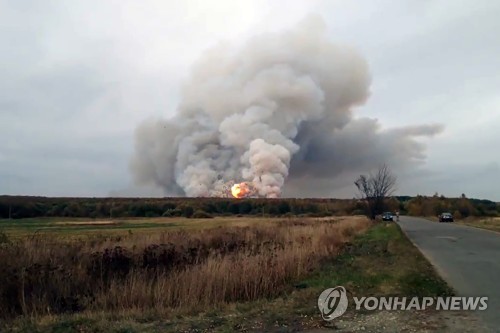 러 중부 포탄저장고 화재로 연쇄 폭발…주민 1천600여명 대피
