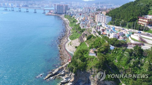 [현장In] 영화 촬영 핫플 부산 영도…코로나에 주민들 "반갑지만은 않아"