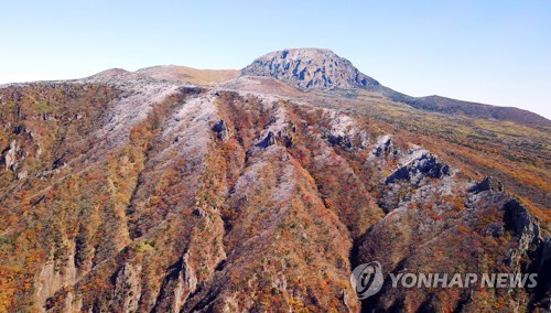 한라산서 올가을 첫 얼음·서리 내려…작년보다 열흘 빨라