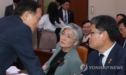 강경화 "이수혁 주미대사 한미동맹 발언 문제…필요한 조치 중"