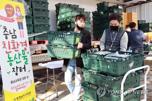 코로나19 확산 여파…학교급식 농축산물 판매 75% 급감