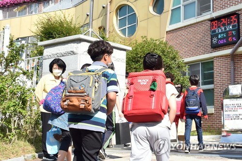 부산 학교 19일부터 2/3 등교…초등 1·2학년 매일 등교