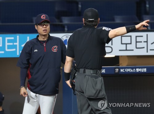 허문회 감독 격렬 항의·박민우 누의 공과…혼돈의 창원