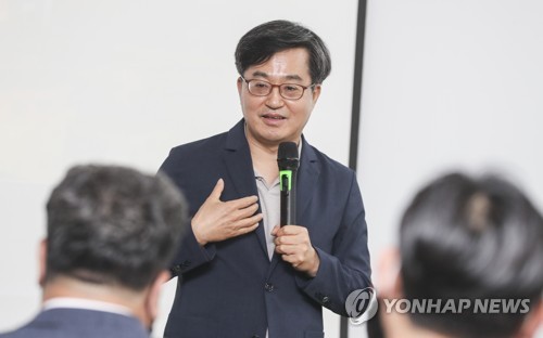 김종인, 김동연 영입? "본인이 원해야 받고 말고 하는 것"