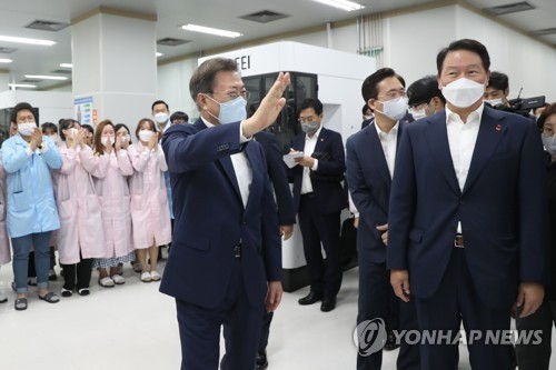 민관, 백신개발 의기투합…문대통령 "함께 끝을 보자"