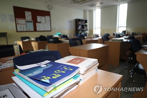 전국 학교 등교 인원 제한 19일부터 2/3로 완화…매일 등교 가능(종합)