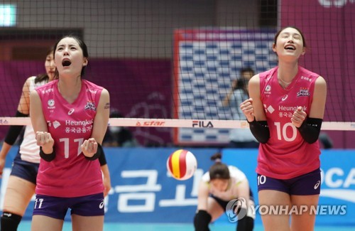 [프로배구개막] ② 김연경, 11년 만에 복귀…산틸리, 첫 외국인 사령탑