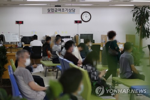 실업급여 지급액 지난달 1조2천억원…5개월째 1조원 웃돌아