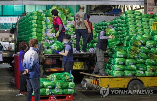 긴 장마에 물가 반년만에 1%대 올라…집세도 26개월만에 최대↑(종합2보)