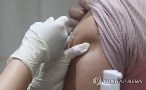 중국 독감백신 접종비 3배 폭등…"11월말까지 대기해야"