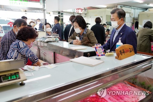 문대통령, 파출소·소방서 방문…"여러분 덕에 국민 편안"