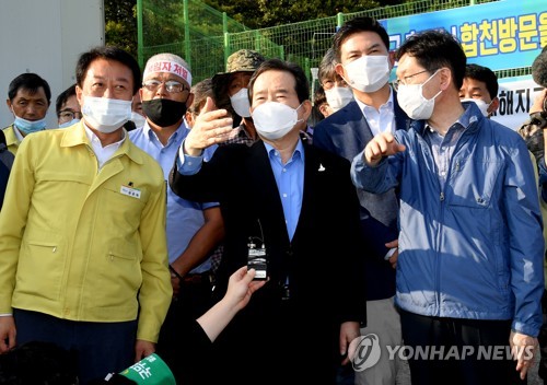 정총리, 차량집회 부분허용에 "걱정…법원 가이드라인 지켜달라"