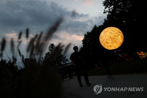 달 뜨는 시각 오후 6시 20분 전후…중부지방 밤부터 흐려져(종합)