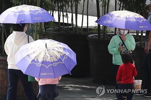 전국 구름 많다 차차 맑아져…중부 오전 빗방울