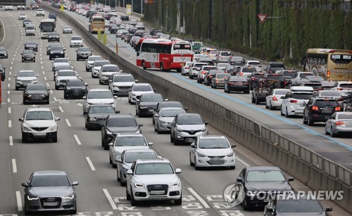 귀경길 고속도로 일부 구간 정체…부산→서울 4시간 50분