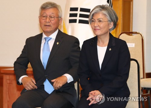 강경화 남편, 외교부 자제권고에도 미국행…강 "송구스러워"(종합)