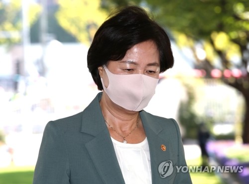 秋아들부터 피살 공무원 형까지…국감 증인 막판까지 기싸움