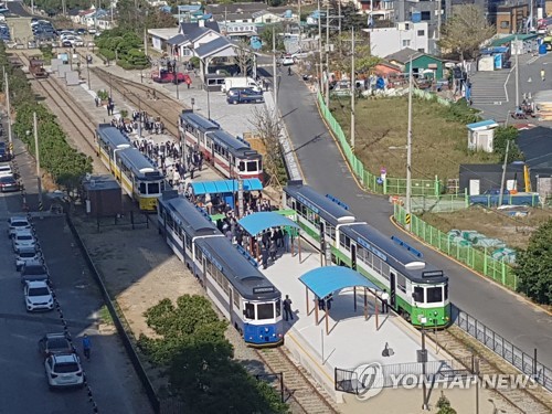 개장 이틀 만에…해운대 블루라인 파크 해변열차 선로 이탈