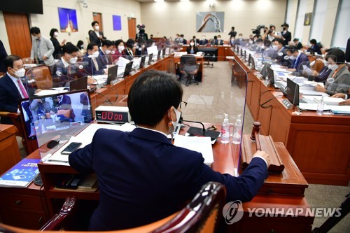 野 "네이버 국회농단 의혹"에 與 "모욕 사과하라"…과방위 파행(종합)