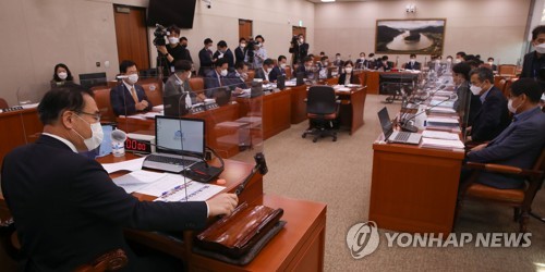 野 "뭐가 두려워 월북 프레임" 與 "대통령 공격, 고인뜻 아냐"