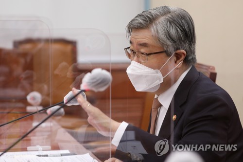 인국공 직고용 靑 개입설 논쟁…"오더 떨어져" vs "부처간 조율"(종합)