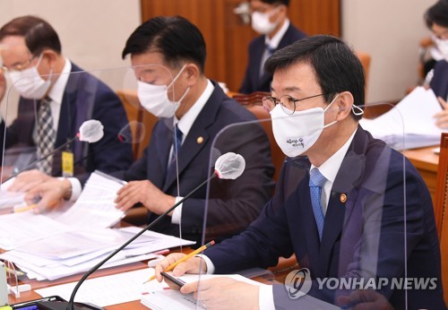 문성혁, 직원 피격에 "사고관련 사항 자체조사…책임있는 조치"(종합2보)