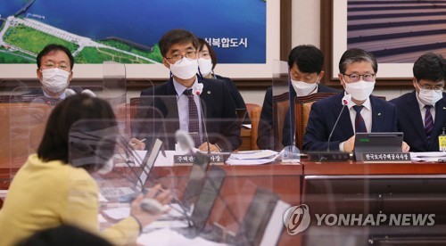 국감서 LH 집중 질타…文정부 부동산 정책 놓고도 공방(종합)