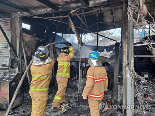 울릉도 자동차 정비공장서 불…인명피해 없어