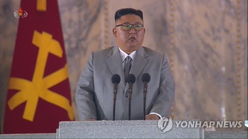 [2보] 북한, 열병식서 덩치 커진 신형 ICBM 공개…사거리 확장 추정