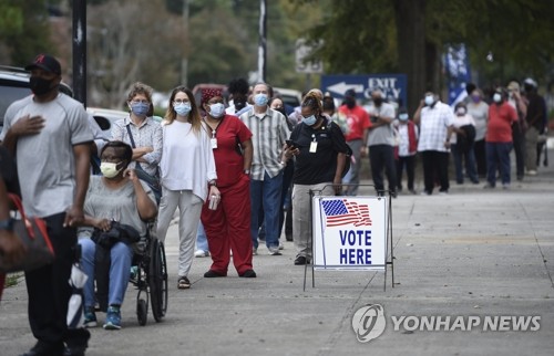 바이든의 불안한 우위…경합주선 힐러리 때보다 격차 좁아