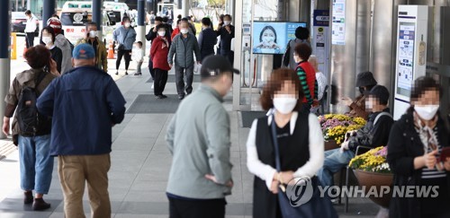 마스크 의무착용 첫날 혼선 없었다…일사불란하게 코로나19 대응