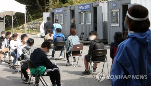 강원 학생·교직원 확진자 잇따라…학교 내 확산 막기 총력