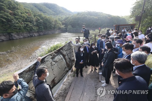 국회 문체위, 국보 반구대 암각화 방문…침수 방지 방안 논의